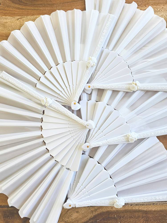 Βεντάλιες λευκές καλεσμένων